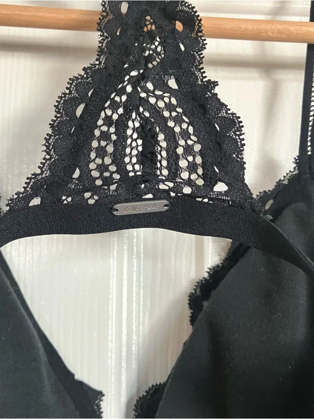 Gilly Hicks Black Lace Wireless Bralette with Racerback Detail - Picture 5 of 6